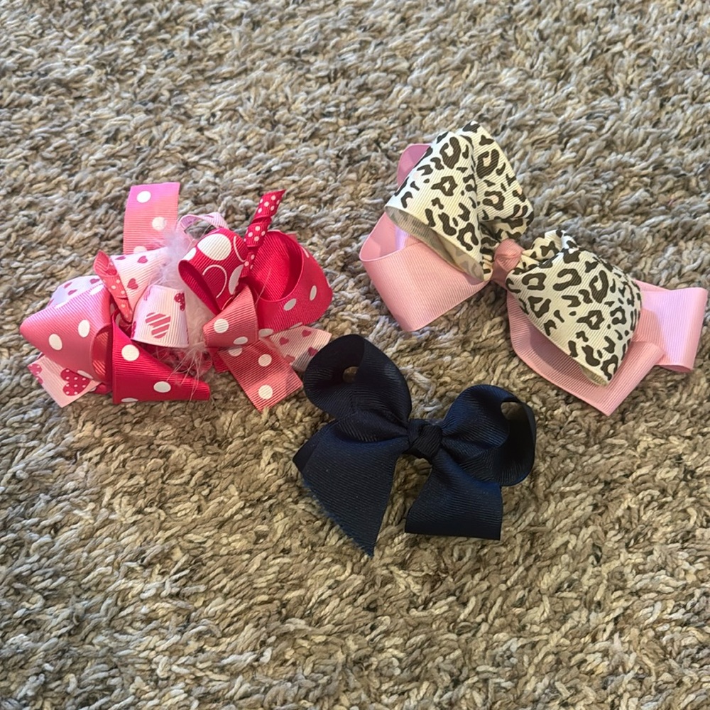 3 clip bows